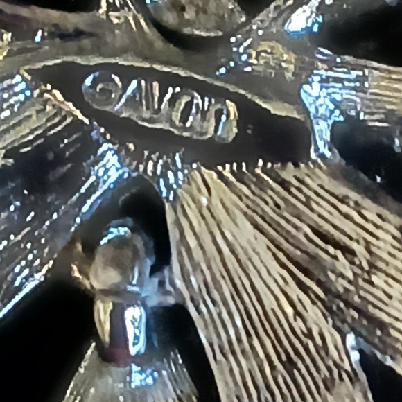 Vintage Avon silvertone bow brooch with turquoise colored pear shaped stone - Picture 5 of 7